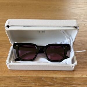 CHIMI Black Square Sunglasses with Purple Tint